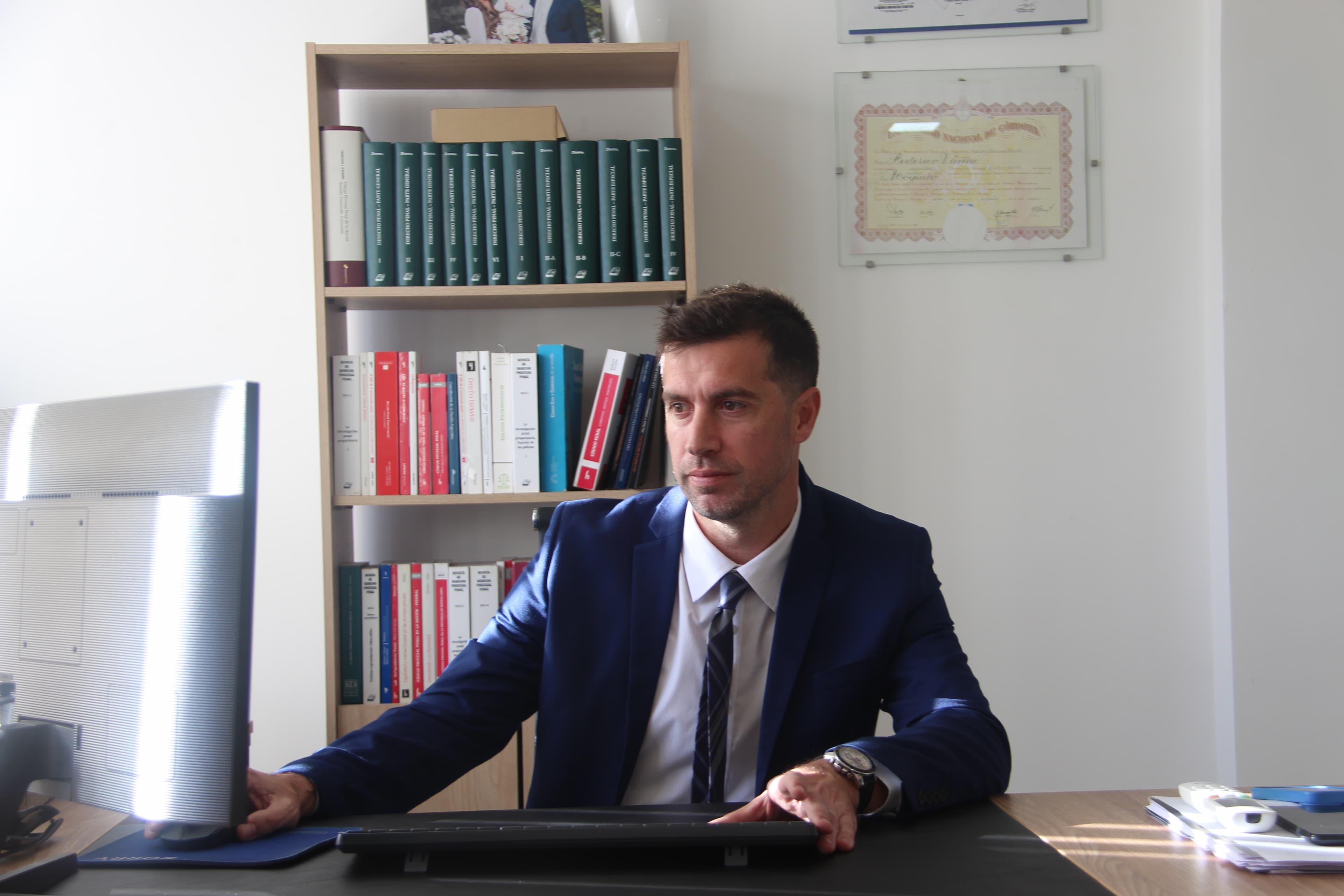 Federico Vanni en el estudio — Vanni & Asociados